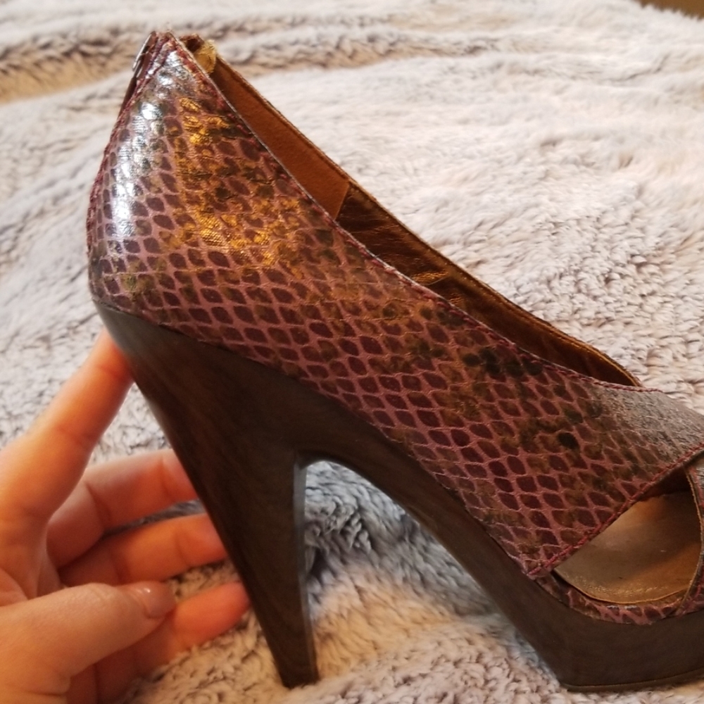 Heels - Picture 2 of 7